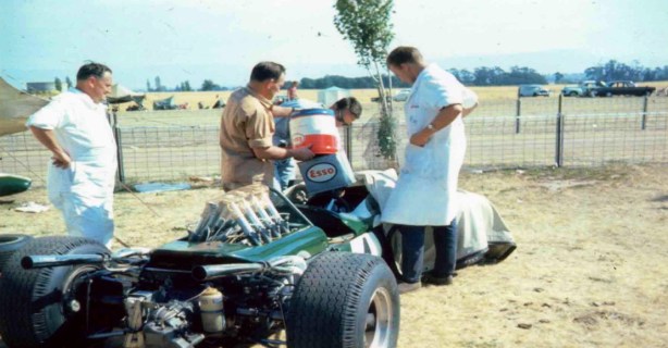 Brabham BT 19 refuelling, Longford 1966